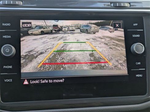 Used 2024 Volkswagen Tiguan SE image 10