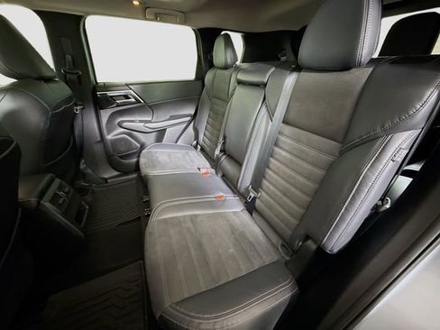 Used 2022 Mitsubishi Outlander SE image 24