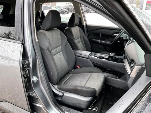 Used 2024 Nissan Rogue SV image 11