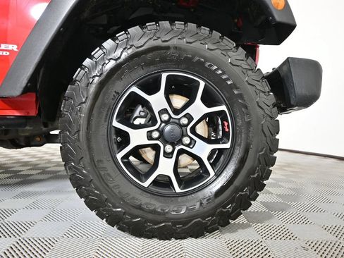 Used 2012 Jeep Wrangler Unlimited Rubicon w/ Connectivity Group AWD/4WD image 11