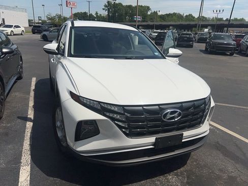 Used 2023 Hyundai Tucson SEL FWD image 3