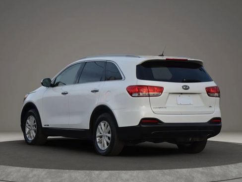 Used 2018 Kia Sorento LX image 48