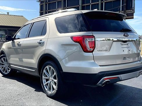 Used 2017 Ford Explorer Limited FWD image 4