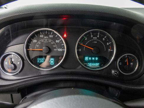 Used 2017 Jeep Wrangler Unlimited Sahara w/ Connectivity Group AWD/4WD image 32