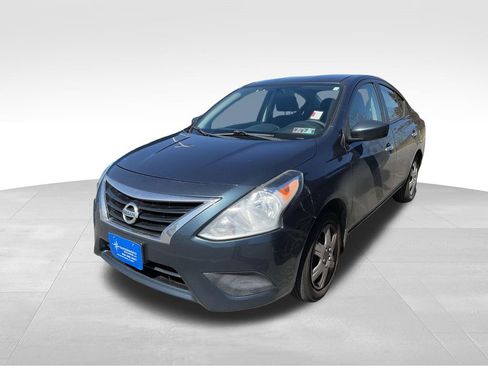 Used 2015 Nissan Versa SV image 3