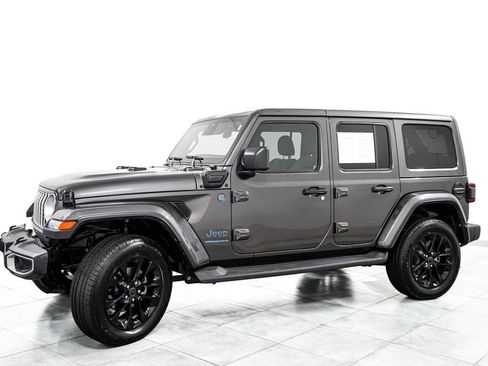 Used 2025 Jeep Wrangler Unlimited Sahara AWD/4WD image 4