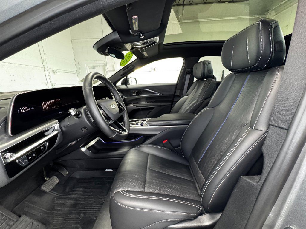 Used 2025 Cadillac Lyriq Luxury w/ LPO, Floor Liner Package AWD/4WD image 13
