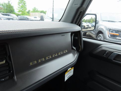 New 2025 Ford Bronco Badlands image 13