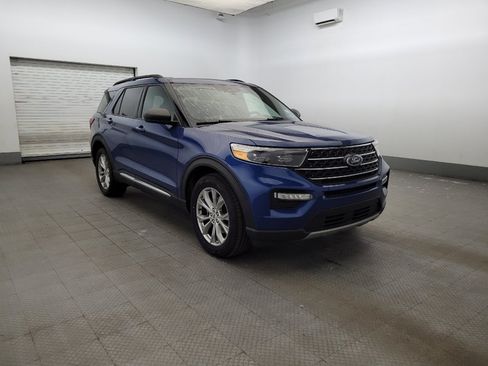 Used 2020 Ford Explorer XLT w/ Equipment Group 202A AWD/4WD image 13