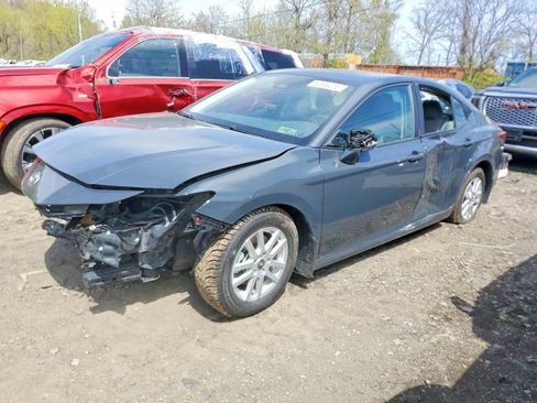 Used 2025 Toyota Camry LE FWD image 3
