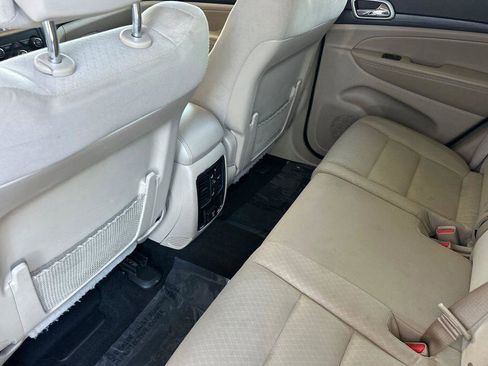 Used 2021 Jeep Grand Cherokee Laredo w/ Security & Convenience Group AWD/4WD image 12