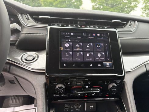 Certified 2023 Jeep Grand Cherokee Laredo w/ Luxury Tech Group I AWD/4WD image 30