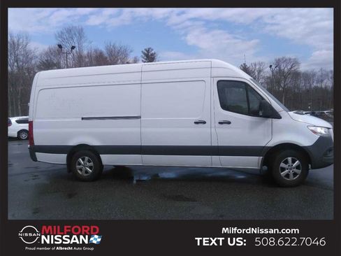 Used 2022 Mercedes-Benz Sprinter 2500 image 4