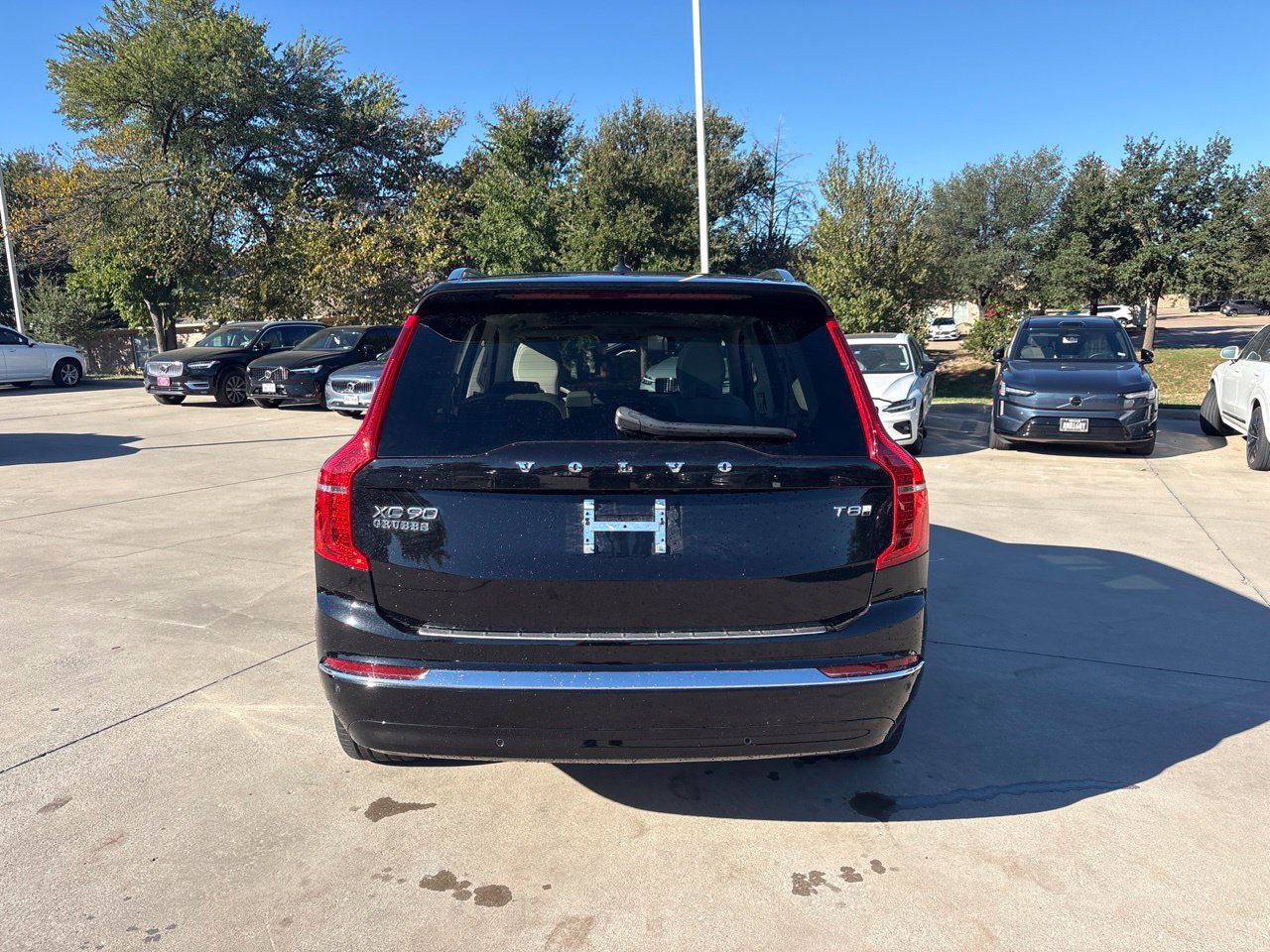 Used 2025 Volvo XC90 T8 Ultra w/ Protection Package Premier AWD/4WD image 6
