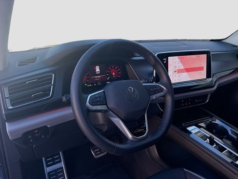 Certified 2025 Volkswagen Atlas Peak Edition SE image 9