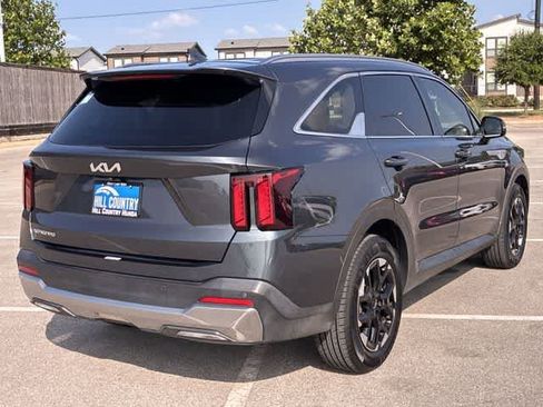 Used 2024 Kia Sorento S FWD image 6