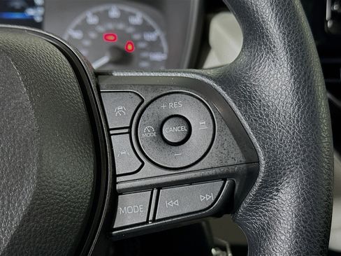 Used 2025 Toyota Corolla LE image 17