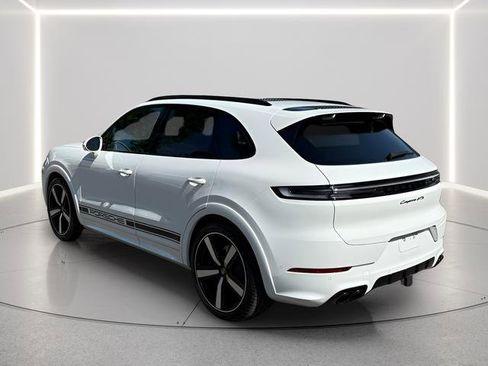 Used 2025 Porsche Cayenne GTS image 3