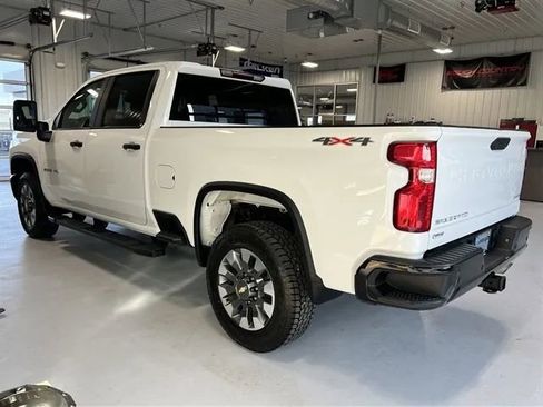 Used 2024 Chevrolet Silverado 2500 Custom w/ Custom Value Package image 5