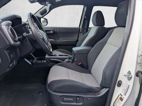 Certified 2022 Toyota Tacoma TRD Off-Road image 16