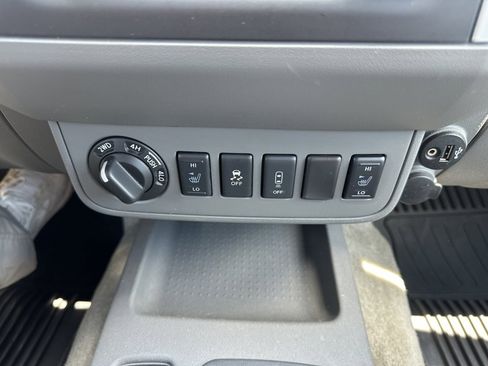Used 2017 Nissan Frontier SV w/ SV Value Truck Package AWD/4WD image 12