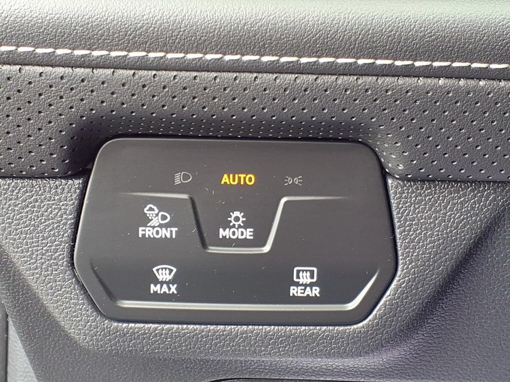 Used 2025 Volkswagen Atlas SE AWD/4WD image 20