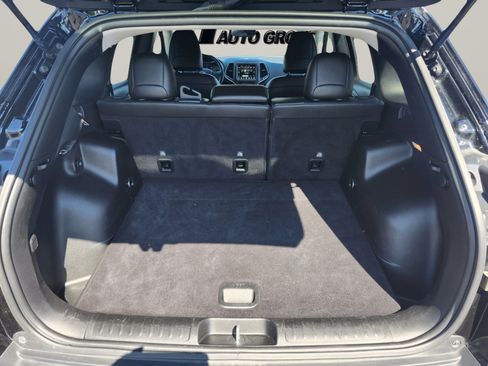 Used 2021 Jeep Cherokee Trailhawk AWD/4WD image 32