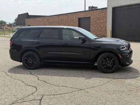 Used 2021 Dodge Durango R/T w/ Technology Group AWD/4WD image 5
