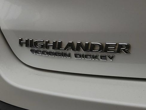 Used 2018 Toyota Highlander XLE FWD image 8