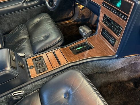 Used 1988 Lincoln Mark VII Blass image 13