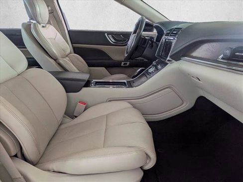 Used 2018 Lincoln Continental Select image 20