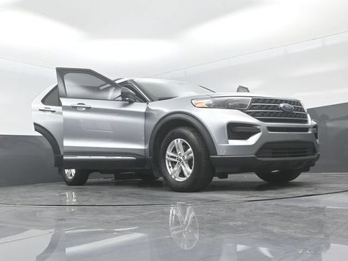 Used 2020 Ford Explorer XLT w/ Cold Weather Package AWD/4WD image 31