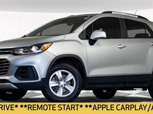 Used 2021 Chevrolet Trax LT image 2