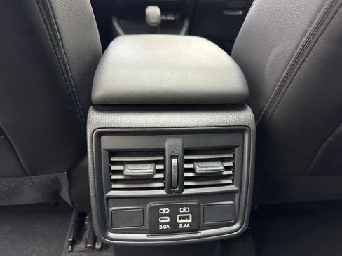 Used 2025 Subaru Forester Premium AWD/4WD image 38
