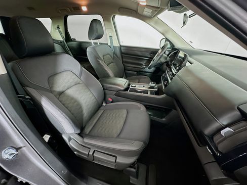 Used 2025 Nissan Pathfinder SV AWD/4WD image 33