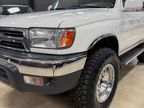 Used 2000 Toyota 4Runner SR5 w/ Upgrade Value Pkg 4 AWD/4WD image 12