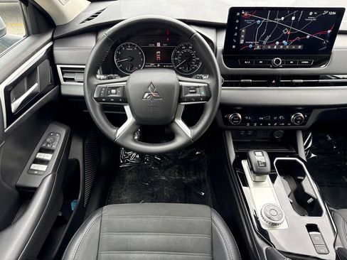 Used 2025 Mitsubishi Outlander SE AWD/4WD image 21