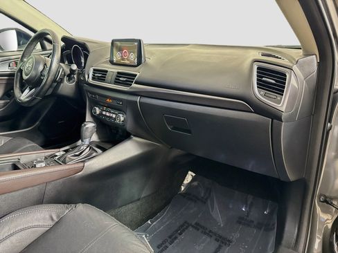 Used 2018 MAZDA MAZDA3 Grand Touring w/ Premium Equipment Package FWD image 30