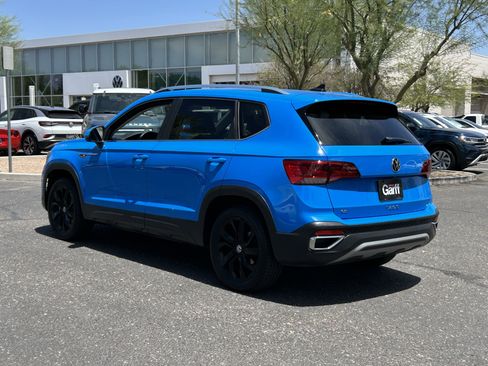 Used 2023 Volkswagen Taos SE w/ Black Wheel Package FWD image 3