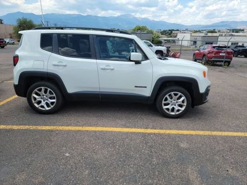 Used 2016 Jeep Renegade Latitude w/ Popular Equipment Group AWD/4WD image 4