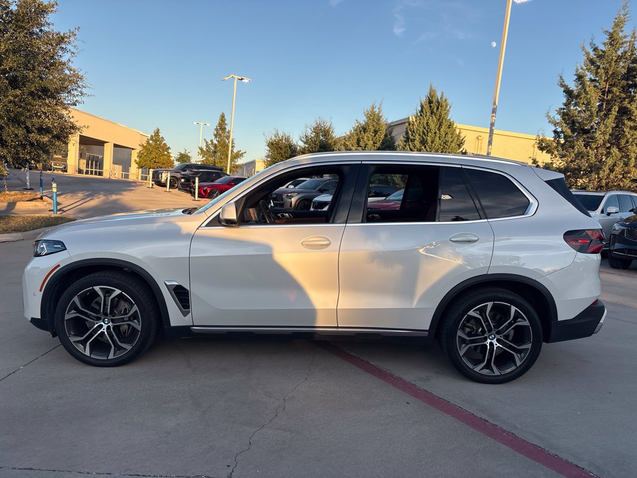 Used 2025 BMW X5 xDrive40i w/ Parking Assistance Package AWD/4WD image 9
