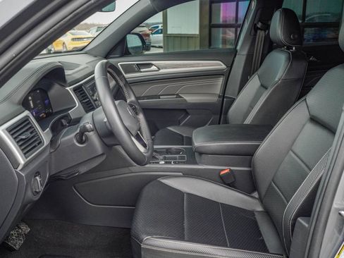 Used 2022 Volkswagen Atlas Cross Sport SE image 12