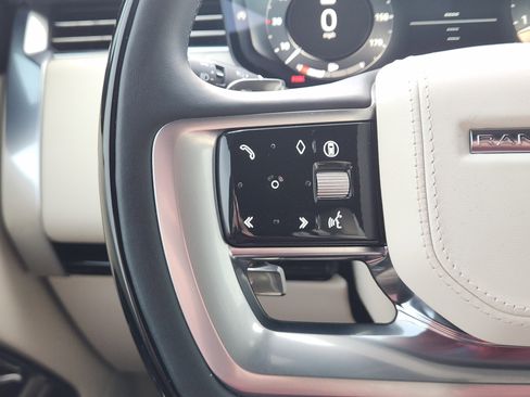 Certified 2025 Land Rover Range Rover SE image 30