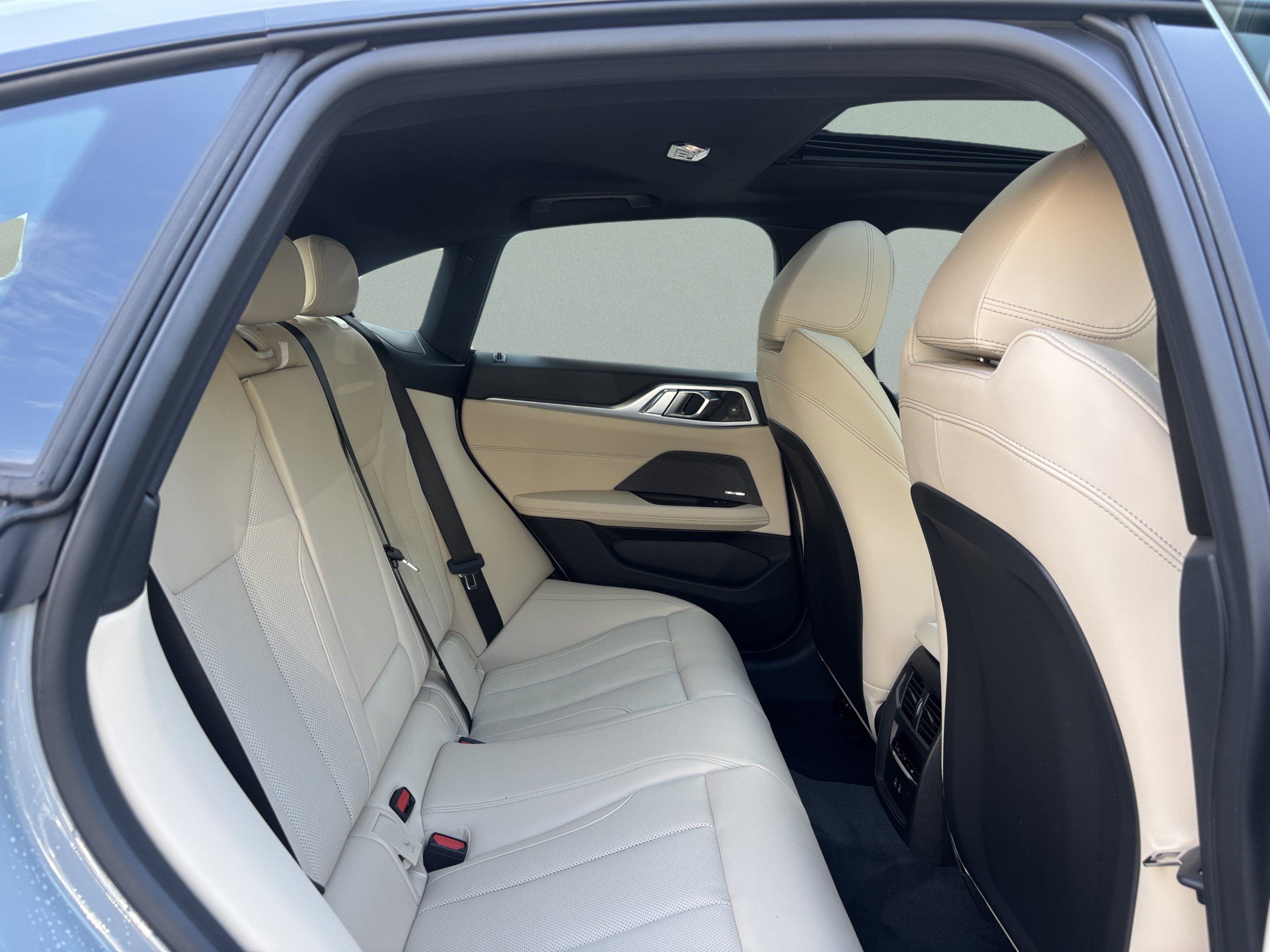 Used 2026 BMW i4 xDrive40i w/ M Sport Package AWD/4WD image 31