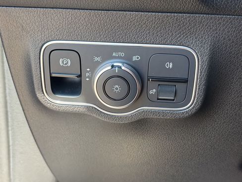Used 2022 Mercedes-Benz GLB 250 image 22