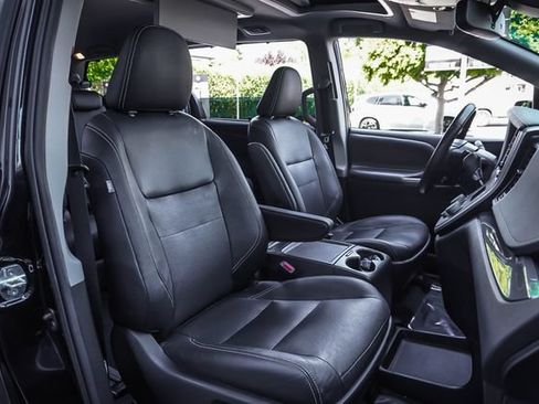 Used 2020 Toyota Sienna SE Premium FWD image 26