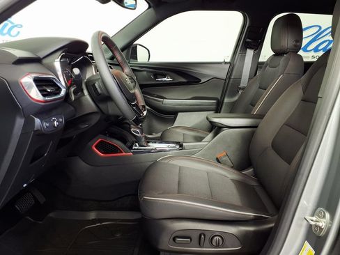 Used 2023 Chevrolet TrailBlazer RS w/ Technology Package FWD image 7