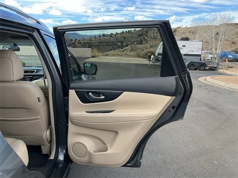 Used 2016 Nissan Rogue SL w/ SL Premium Package image 24