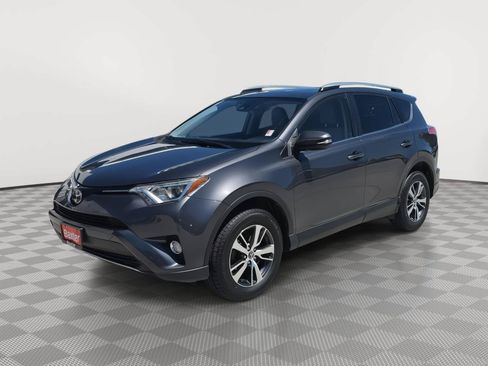 Used 2018 Toyota RAV4 XLE AWD/4WD image 3