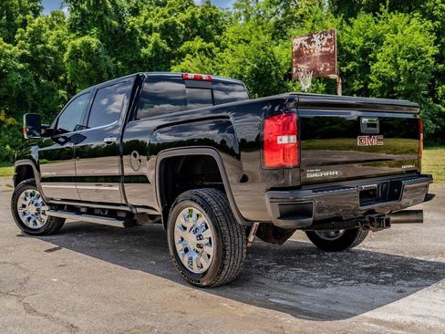 Used 2016 GMC Sierra 2500 Denali w/ Duramax Plus Package AWD/4WD image 5